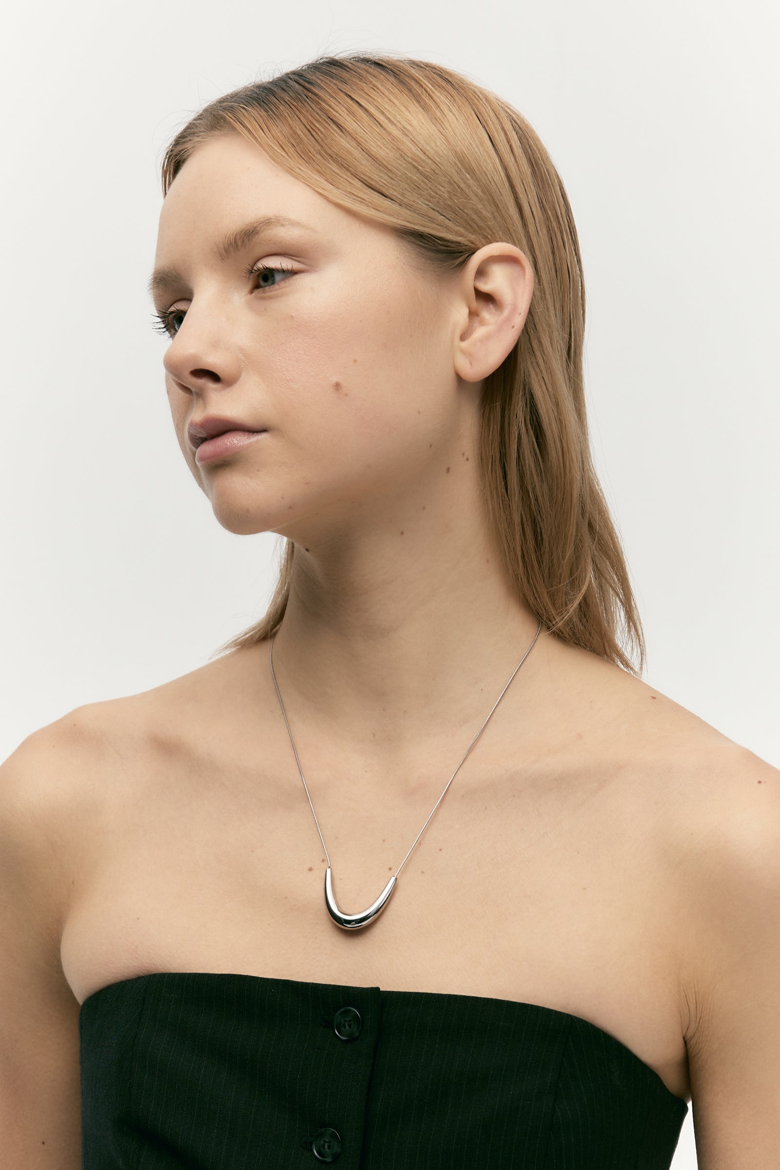 Collana "Ombra Sfuggente"