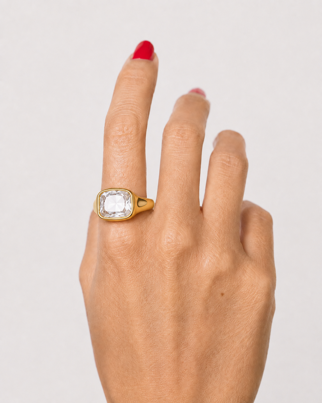 "Hand to heart" Ring