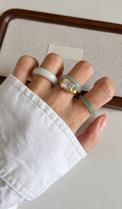 "Hand to heart" Ring