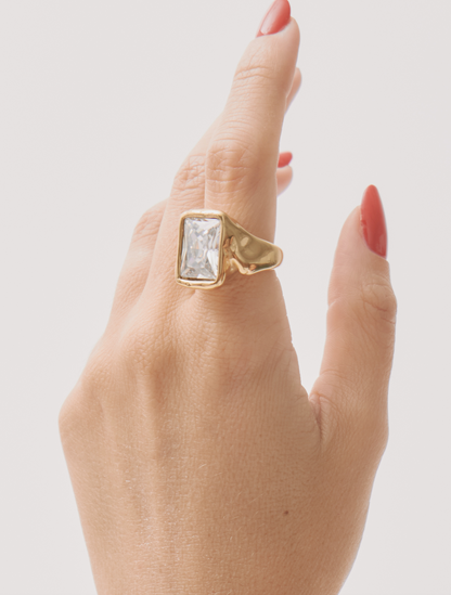 "Hand to heart" Ring