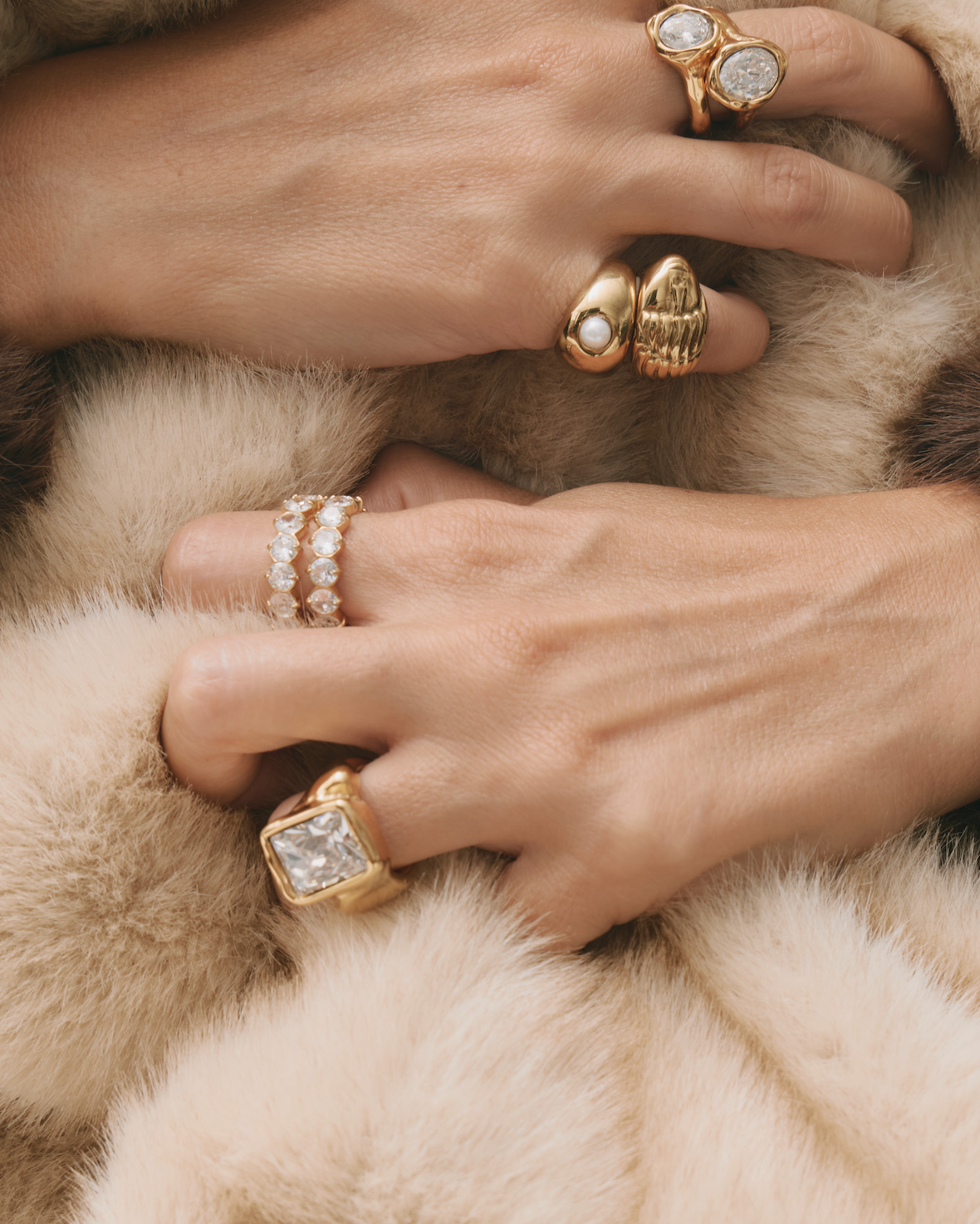 "Hand to heart" Ring